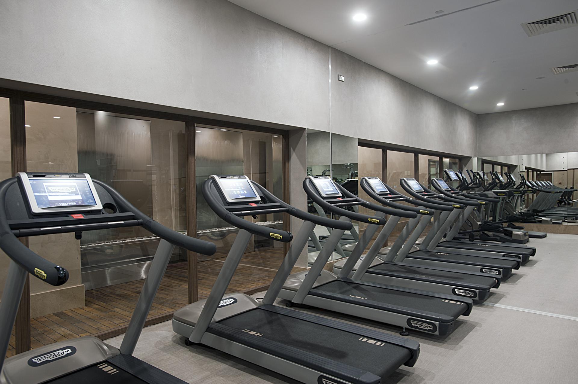 伊斯坦布尔亚洲西瓦希尔科酒店 外观 照片 Treadmills in a gym