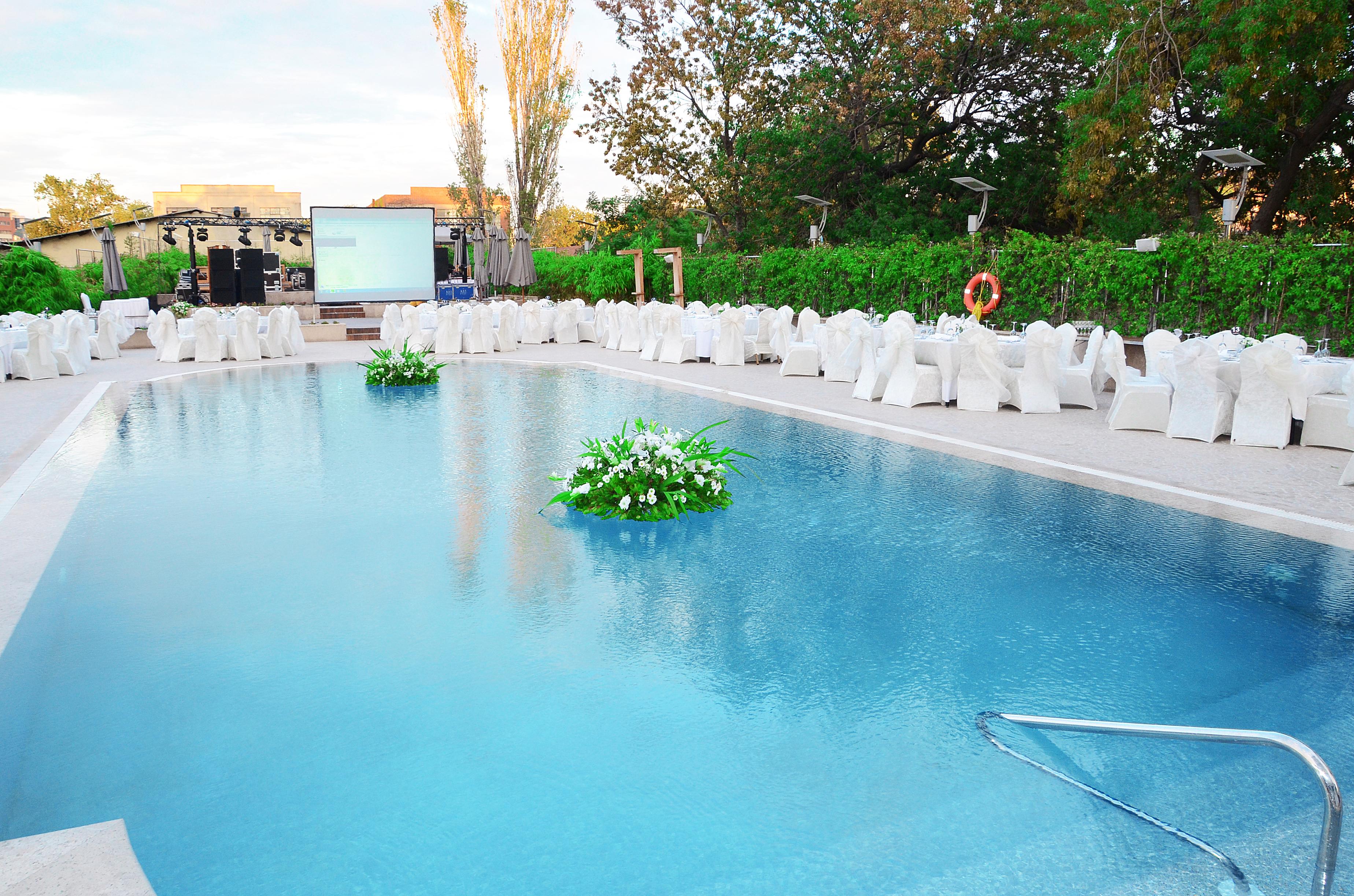 伊斯坦布尔亚洲西瓦希尔科酒店 外观 照片 The pool at the hotel
