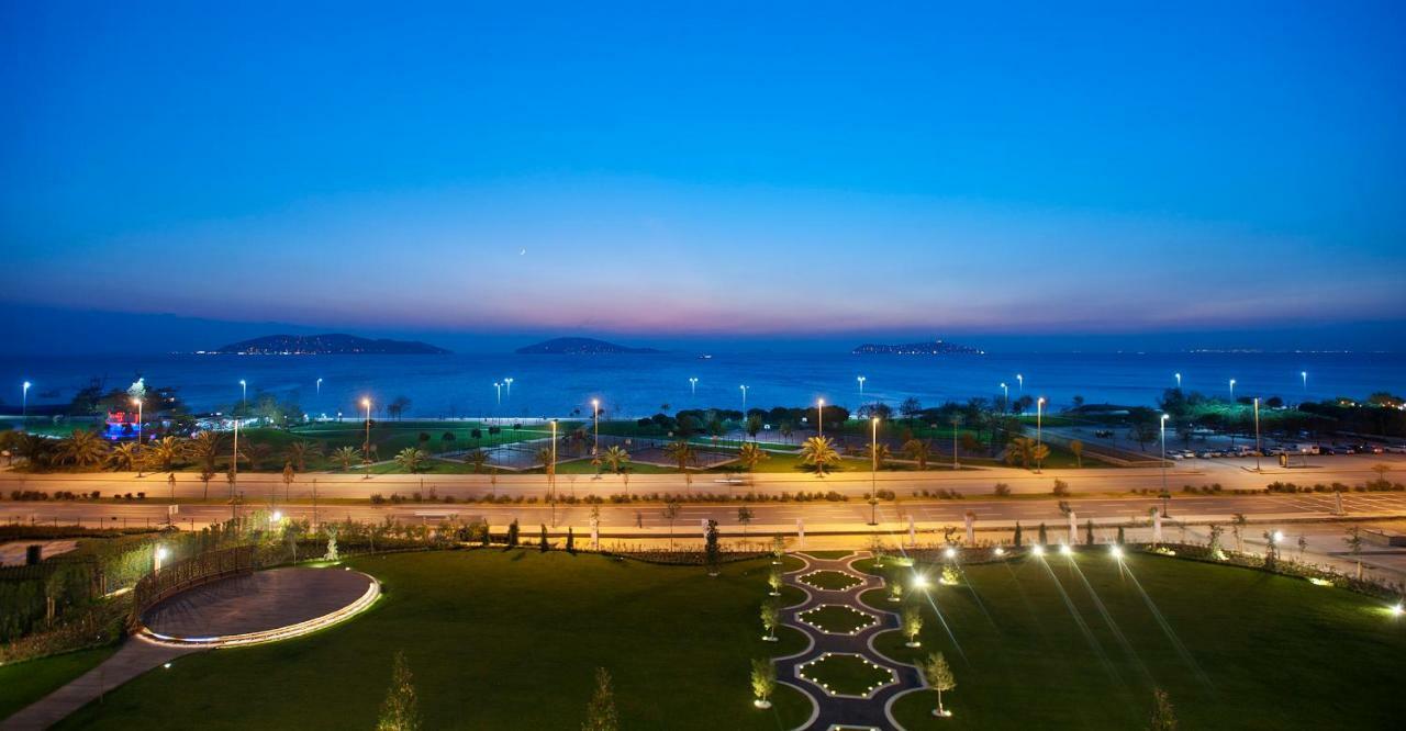 伊斯坦布尔亚洲西瓦希尔科酒店 外观 照片 View of the park at night
